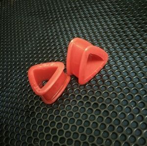 Red triangle tunnels 3/4